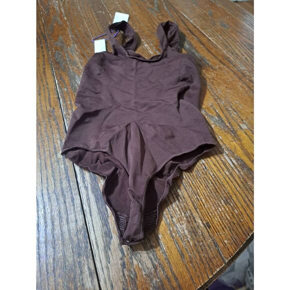 New M/L Fabletics Bossed Brown Nearly Naked Shaping Thong Bodysuit Shapewear - Picture 9 of 9
